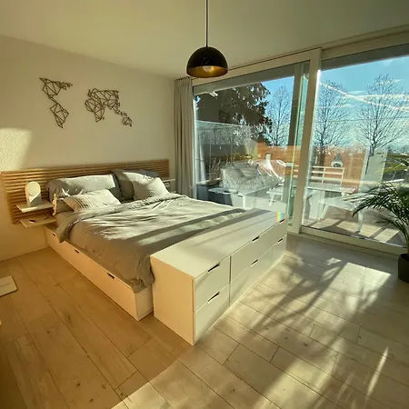 Lausanne Holidays Apartament *